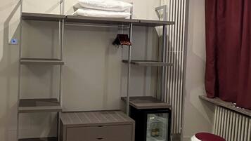 Chambre Deluxe, non-fumeur | Armoire