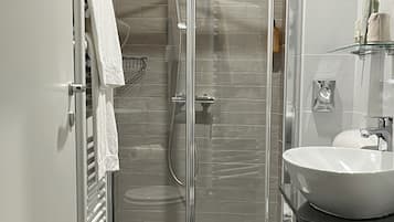Camera Standard, 1 letto queen, non fumatori | Bagno | Pantofole