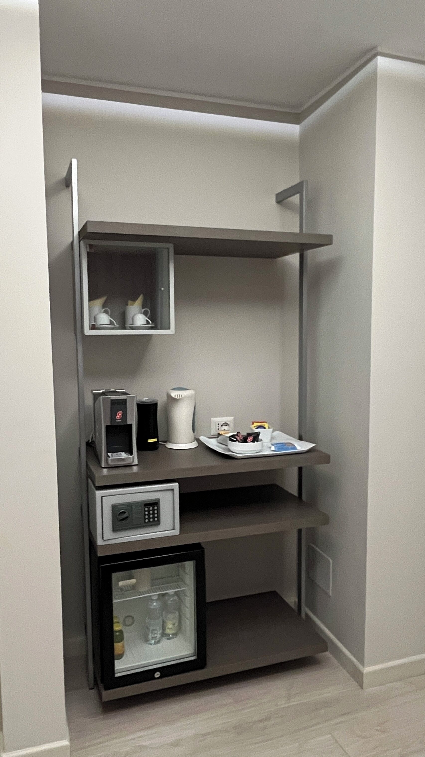 Deluxe Room, 1 Queen Bed with Sofa bed, Non Smoking | Room amenity