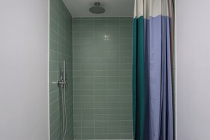 Apartment | Bathroom | Shower, rainfall showerhead, free toiletries, hair dryer - Studio Sineo by Wonderful Italy (Turin)