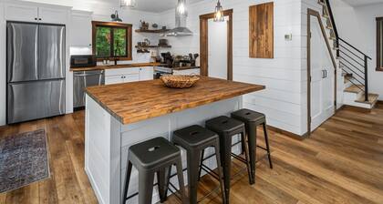 Stunning & Secluded Snowy Owl Barn- Dog Friendly!