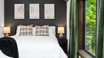 3 bedrooms, desk, iron/ironing board, free WiFi