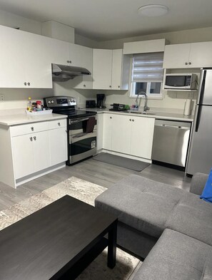 Refrigerador, microondas, horno, placa de cocina