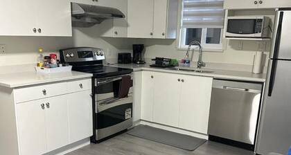 North delta guest suite with kitchen