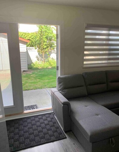 North delta guest suite with kitchen