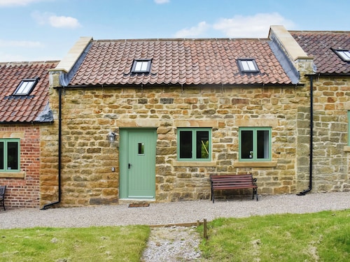 UK47385 - The Deer Den