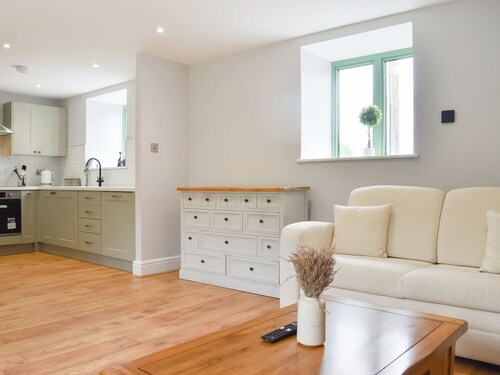 UK47385 - The Deer Den