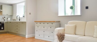 UK47385 - The Deer Den