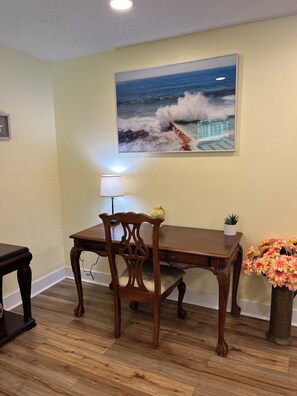 Interior - Charming 3-bedroom house in peaceful Fernandina Beach with WiFi, AC (Fernandina Beach)