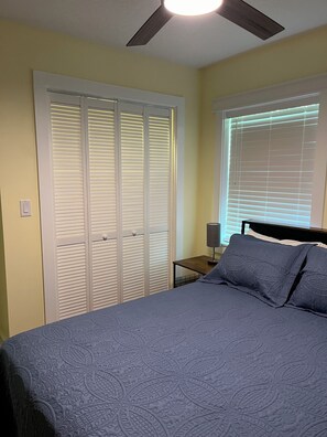 3 habitaciones, escritorio, tabla de planchar con plancha y wifi gratis 