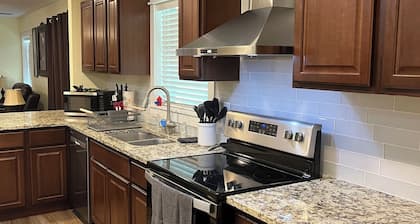 Charming 3-bedroom house in peaceful Fernandina Beach with WiFi, AC