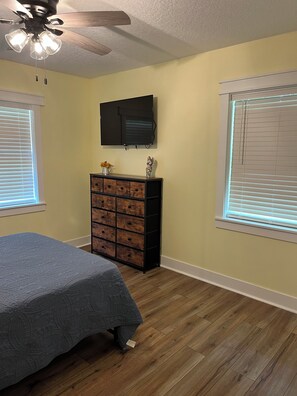 3 bedrooms, desk, iron/ironing board, free WiFi - Charming 3-bedroom house in peaceful Fernandina Beach with WiFi, AC (Fernandina Beach)