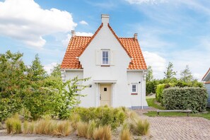 Villa | Exterior - Villa in Cadzand-bad Near North Sea Beach (Cadzand-Bad)