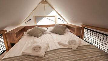 2 bedrooms, individually furnished, bed sheets