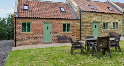 UK47388 - The Owls Nest