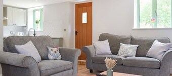 UK47388 - The Owls Nest