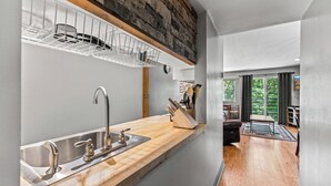 Condo, nhiều giường, bồn tắm nước nóng, quang cảnh núi (Timber Ridge Escape) | Bếp riêng | Dụng cụ pha cà phê/trà 