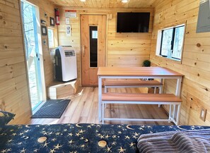 Interior - Private Waterfront Retreat – Cozy Fall/Winter Getaway • Hot Tub • Sauna •Firepit (Saugerties)