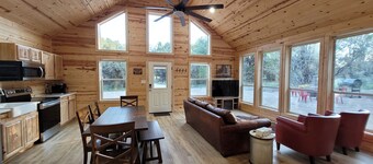 Slow Your Roll - Luxury cabin close to Granbury, Glen Rose, and Stephenville