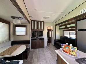 Interior - Fabulous RV with full amenities in Exeter!  (Exeter)