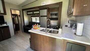 冰箱、微波炉、炉灶、茶具/咖啡用具