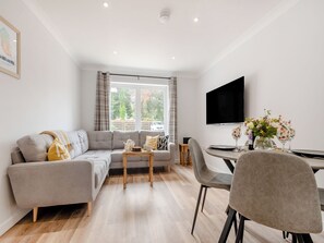 TV - 2 bedroom accommodation in Lamlash (Lamlash)