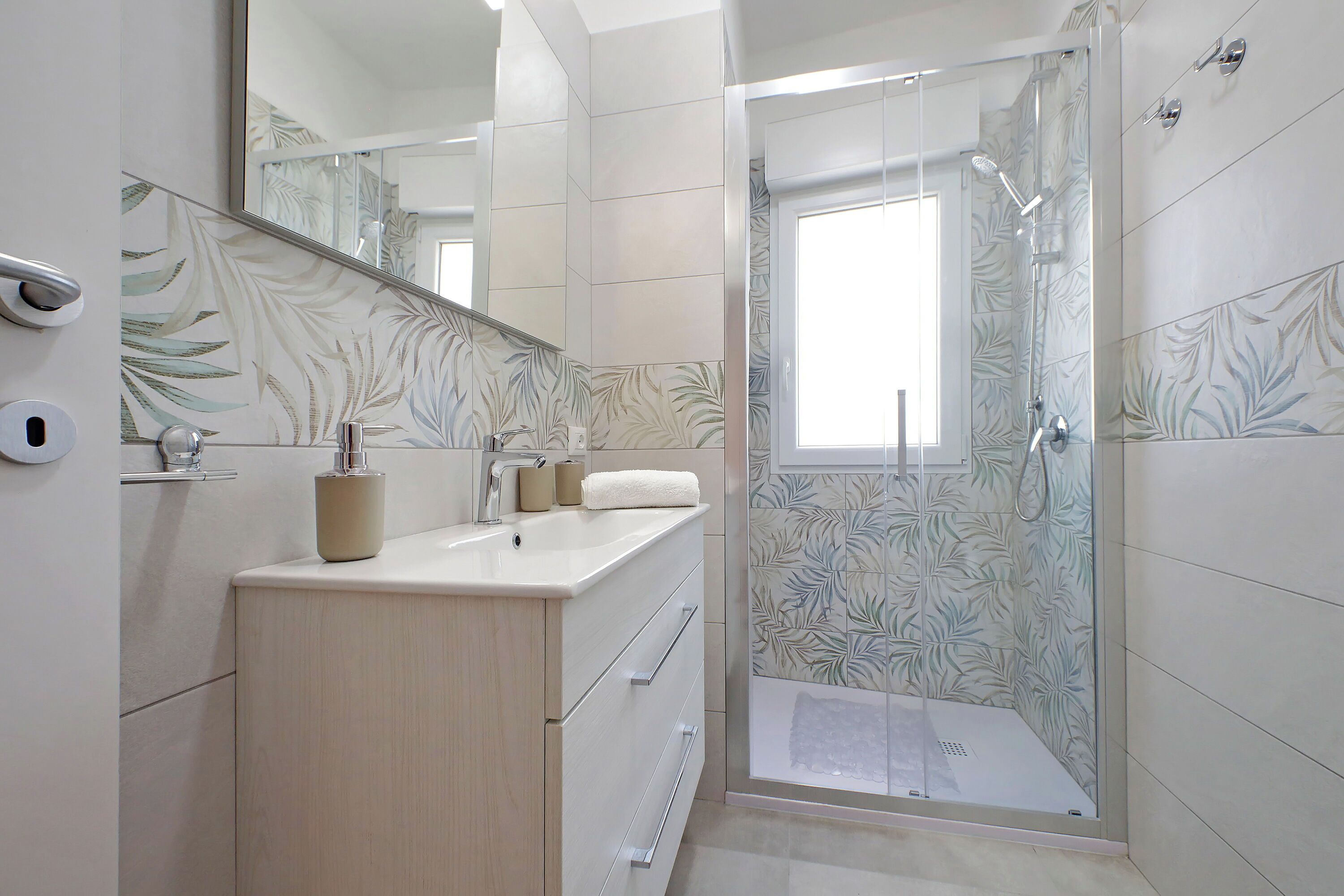 Haartrockner, Handtücher, Seife, Shampoo