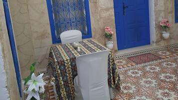 Habitación Confort, 1 cama matrimonial, planta baja | Terraza o patio