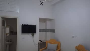Chambre Confort, 1 lit double, rez-de-chaussée | 3 chambres, literie hypoallergénique, surmatelas