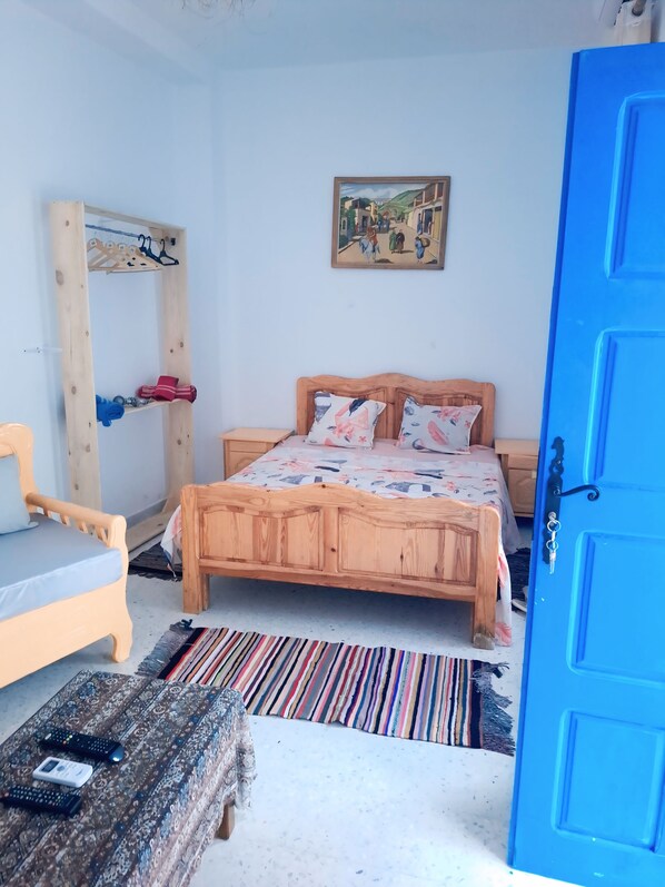 Comfort Room, 1 Double Bed, Ground Floor | 3 bedrooms, hypo-allergenic bedding, pillow-top beds