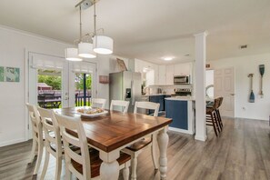 Dining - Beach 6 min. drive, Bay Access 2 blocks away, RV Hookup in Driveway (Pensacola)