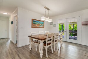 Dining - Beach 6 min. drive, Bay Access 2 blocks away, RV Hookup in Driveway (Pensacola)