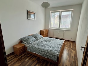 1 habitación, tabla de planchar con plancha, wifi y ropa de cama 