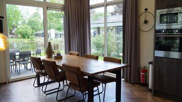 Chalet | Tempat makan
