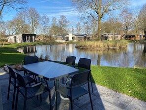 Chalet | Dining - Modern Chalet With Dishwasher, Near the Efteling (Kaatsheuvel)