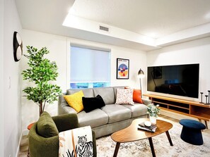 Smart TV, fireplace, stereo - Vista Central- downtown, free parking, view, spacious, 3BD, sleeps 8 -T201 (Canmore)
