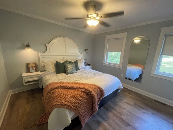 3 bedrooms, iron/ironing board, WiFi, bed sheets