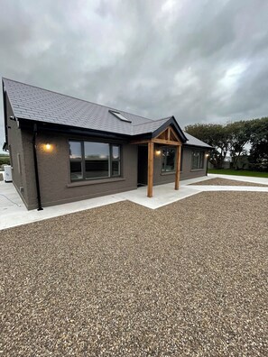 Exterior - Spanish Point Luxury Seaside home, lovely Infrared Sauna & overlooks golf course (CE)