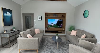 Spanish Point Luxury Seaside home, lovely Infrared Sauna & overlooks golf course