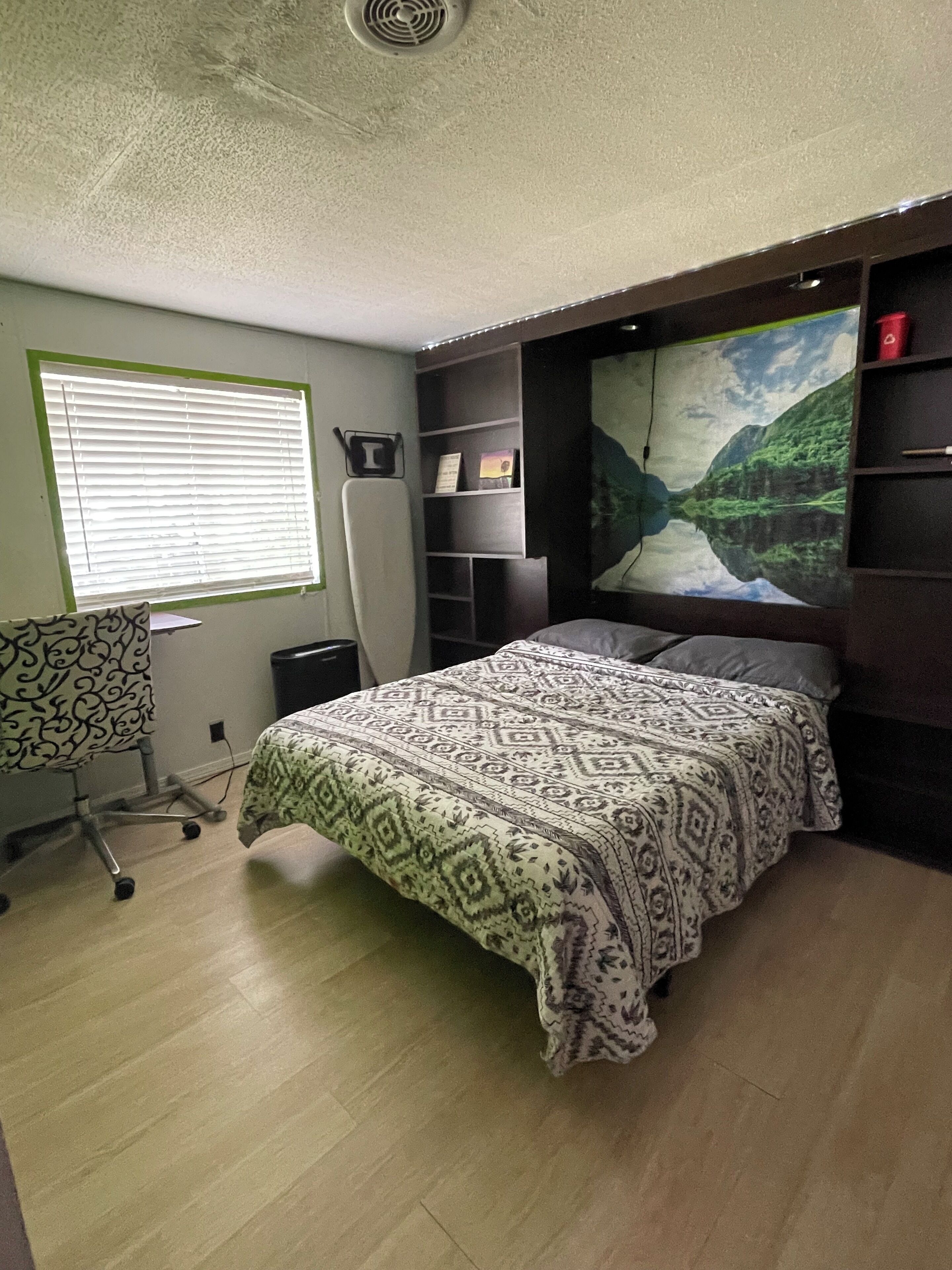 3 habitaciones, escritorio, tabla de planchar con plancha y wifi gratis 