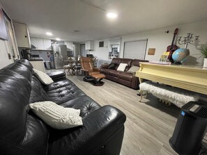 Smart TV, books - Cozy 3-bedrooms manufacturer home in soothing Lutz with WiFi, AC (Lutz)