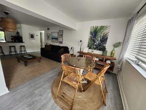 Living area - Urban Oasis 2BR Apartment in Miami - Near Downtown & Beaches (Miami)