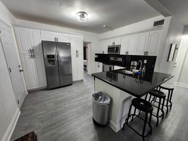 Private kitchen - Urban Oasis 2BR Apartment in Miami - Near Downtown & Beaches (Miami)