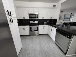 Private kitchen - Urban Oasis 2BR Apartment in Miami - Near Downtown & Beaches (Miami)