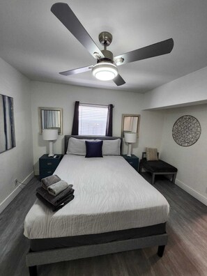 2 bedrooms, iron/ironing board, WiFi, bed sheets - Urban Oasis 2BR Apartment in Miami - Near Downtown & Beaches (Miami)