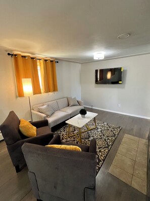 TV connectée, cheminée, baby-foot