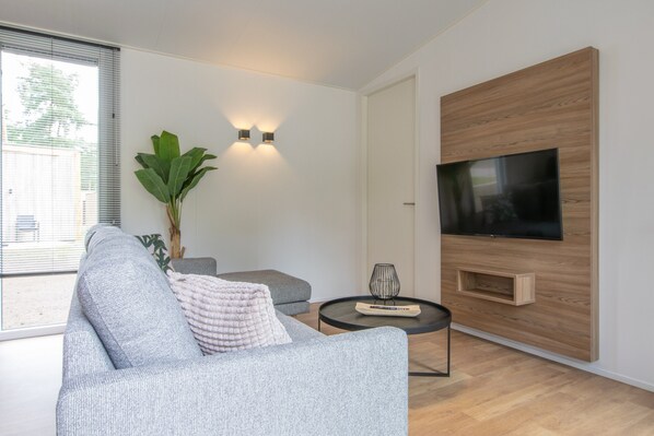 Chalet | Living room - Chalet Near Eindhoven in a Green Oasis (Mierlo)