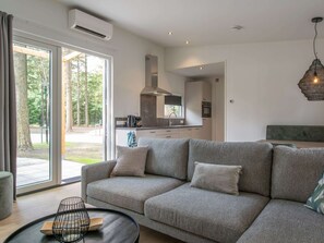 Chalet | Living room - Chalet Near Eindhoven in a Green Oasis (Mierlo)