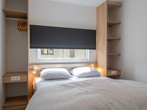 Chalet | 2 bedrooms, individually furnished, bed sheets - Chalet Near Eindhoven in a Green Oasis (Mierlo)