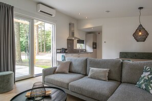 Chalet | Living room - Chalet Near Eindhoven in a Green Oasis (Mierlo)